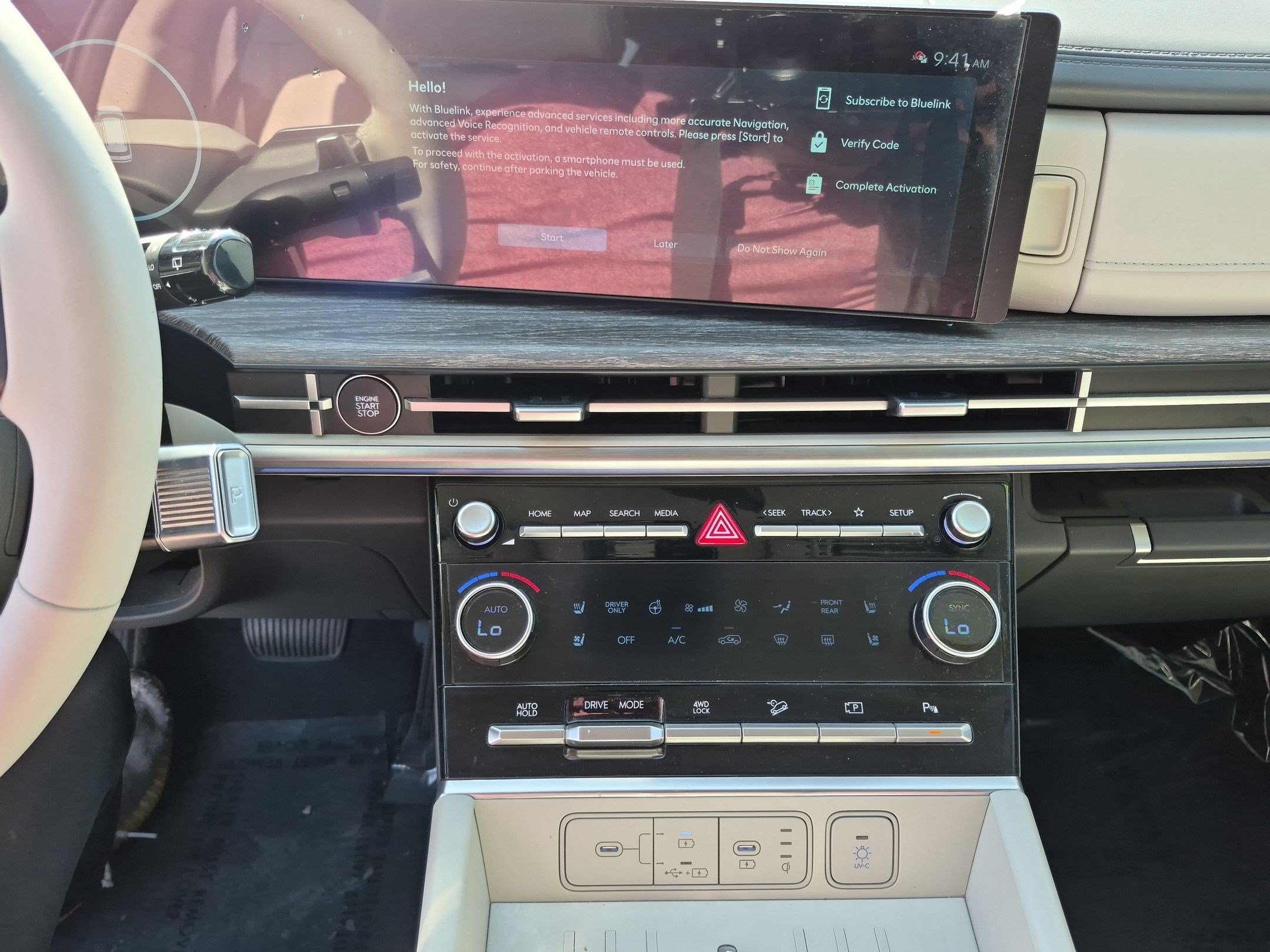 Certified 2025 Hyundai Santa Fe Limited AWD/4WD image 18