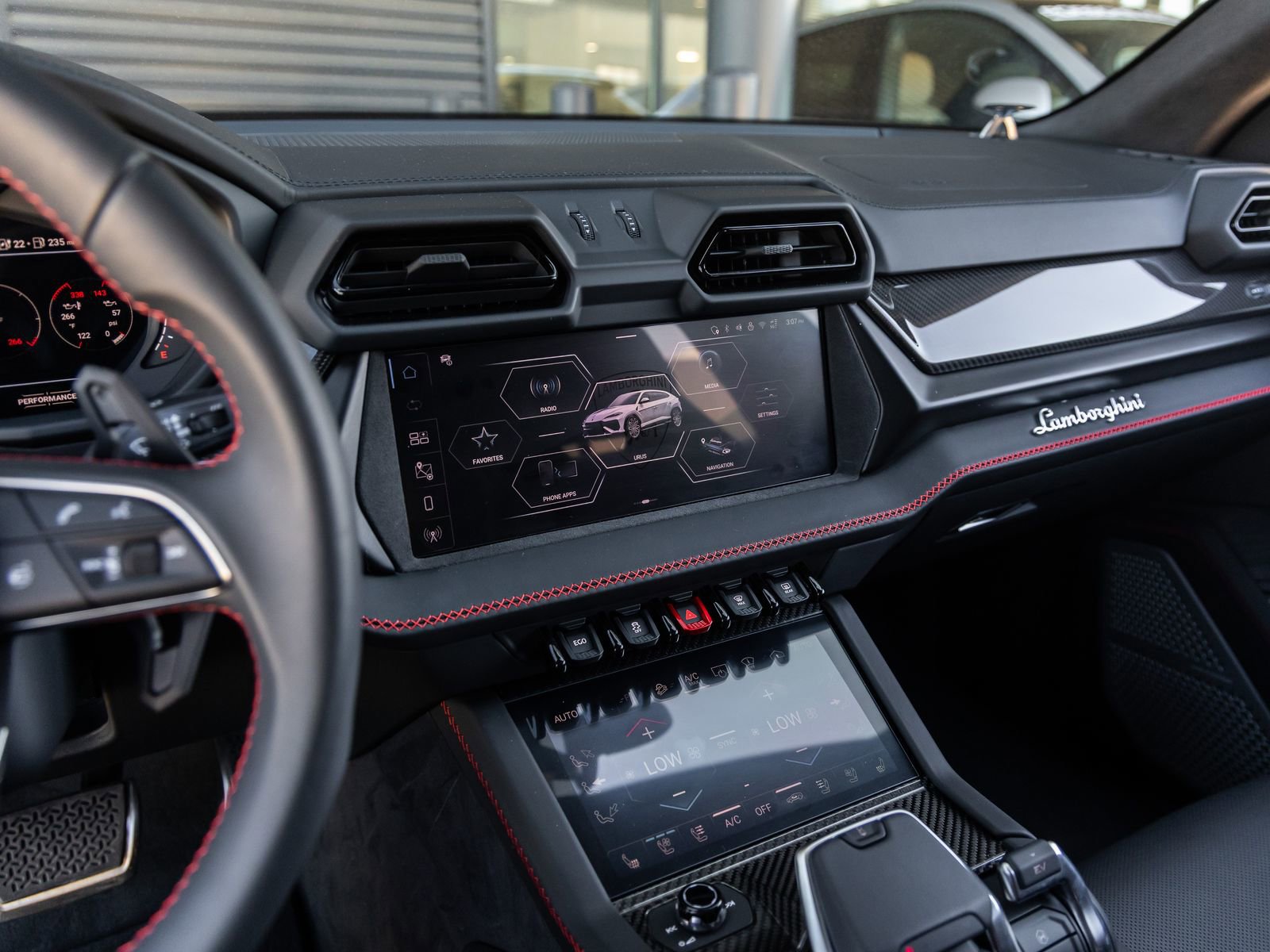 Used 2026 Lamborghini Urus SE image 31