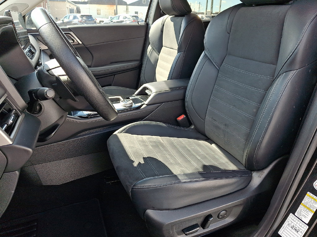 Used 2025 Mitsubishi Outlander SE FWD image 17