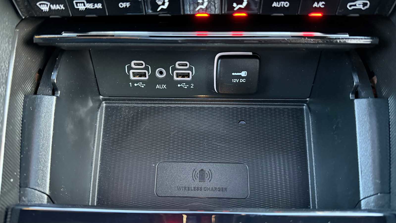 Used 2024 Jeep Grand Cherokee Limited w/ Luxury Tech Group II image 24