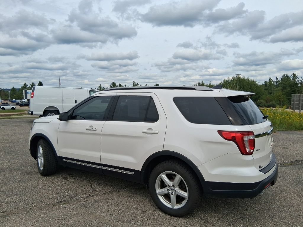 Used 2018 Ford Explorer XLT FWD image 3