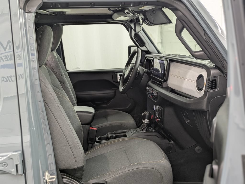 Used 2024 Jeep Wrangler Unlimited AWD/4WD image 17