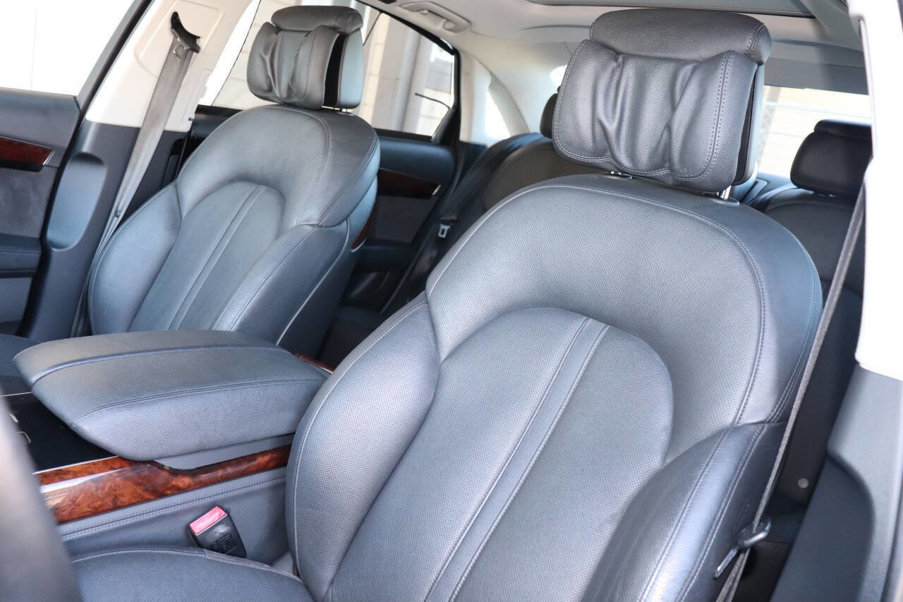 Used 2013 Audi A8 L 3.0T w/ Driver Assistance Pkg image 17