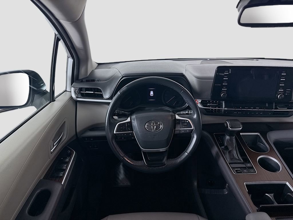Certified 2024 Toyota Sienna XLE image 15