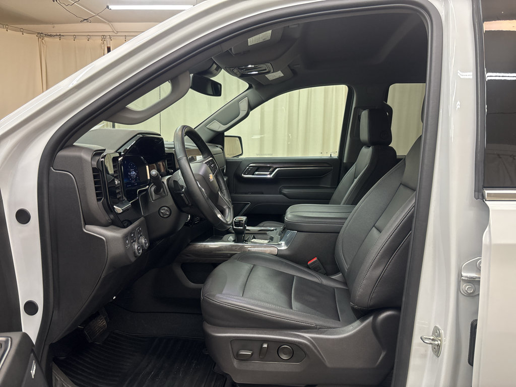 Used 2024 Chevrolet Silverado 1500 LTZ AWD/4WD image 13