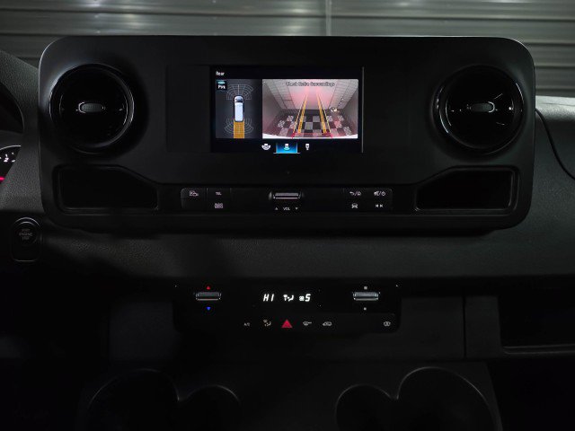 Used 2022 Mercedes-Benz Sprinter 2500 image 25