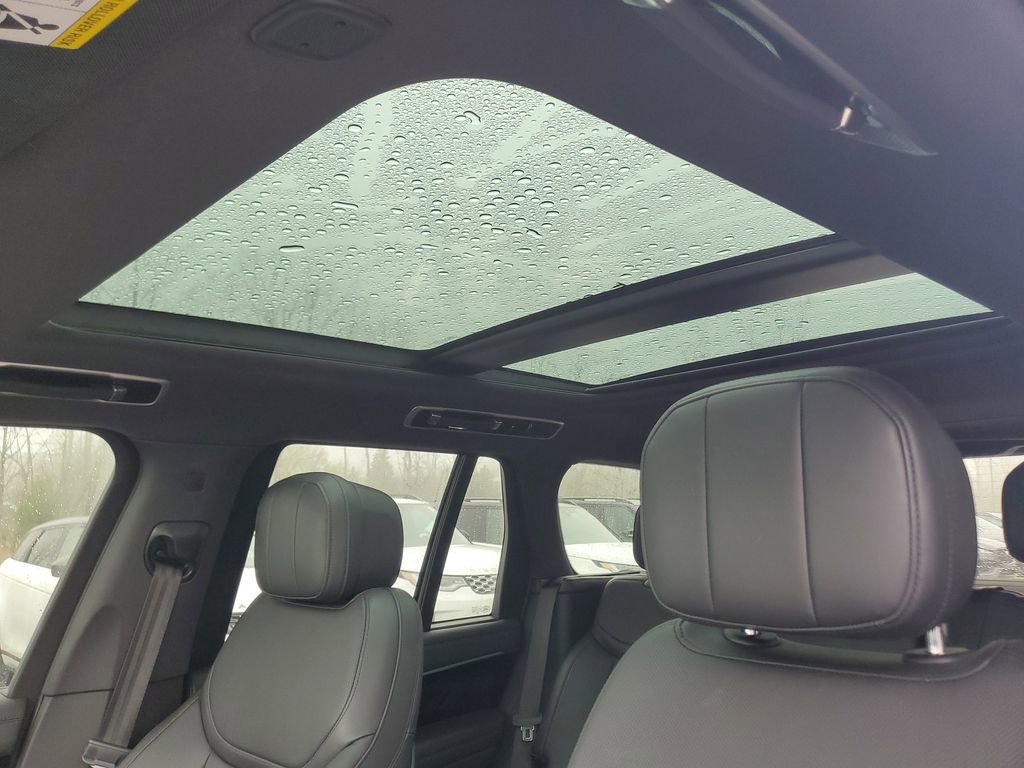 Certified 2024 Land Rover Range Rover SE AWD/4WD image 13