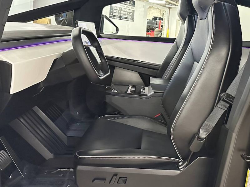 Used 2024 Tesla Cybertruck AWD Crew Cab image 29