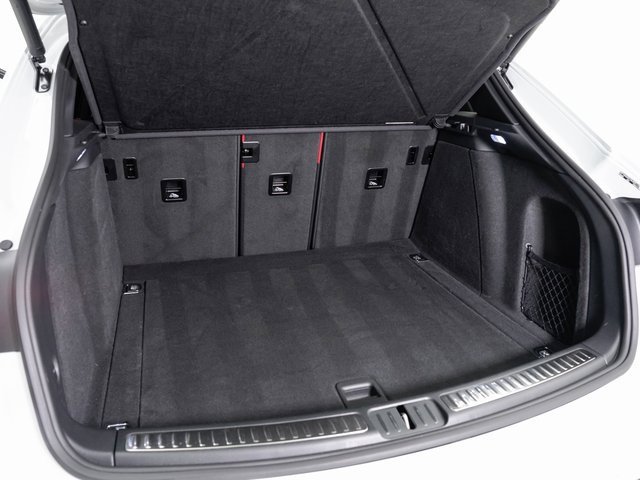 Used 2025 Porsche Macan image 28