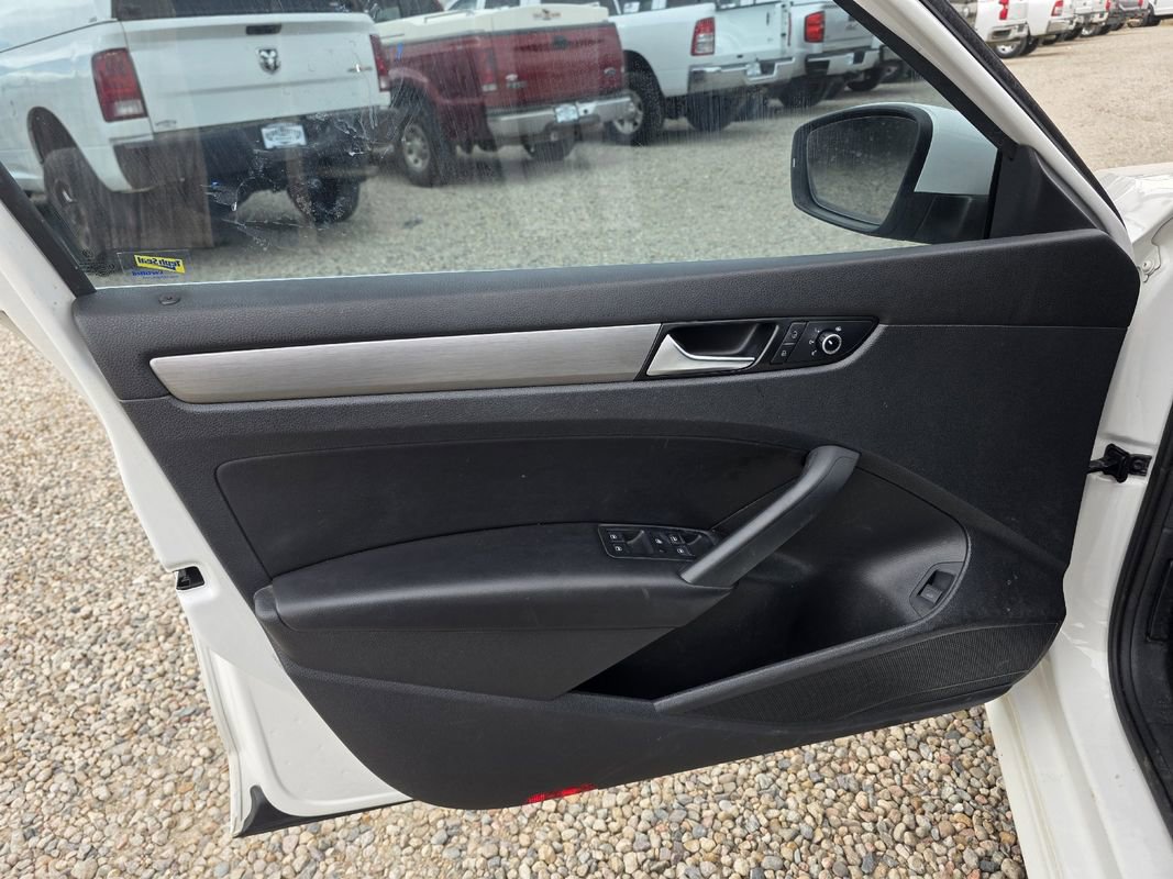Used 2015 Volkswagen Passat TDI SE image 28