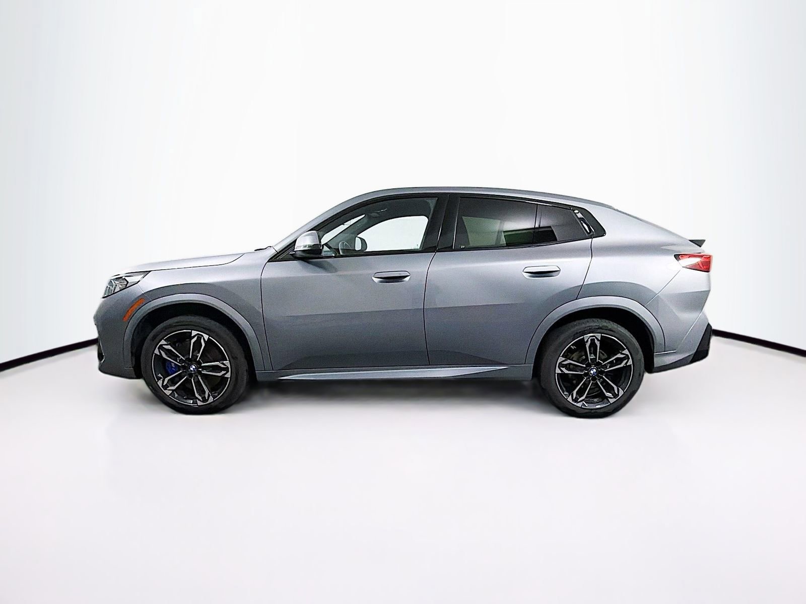Used 2025 BMW X2 xDrive28i w/ M Sport Package image 4