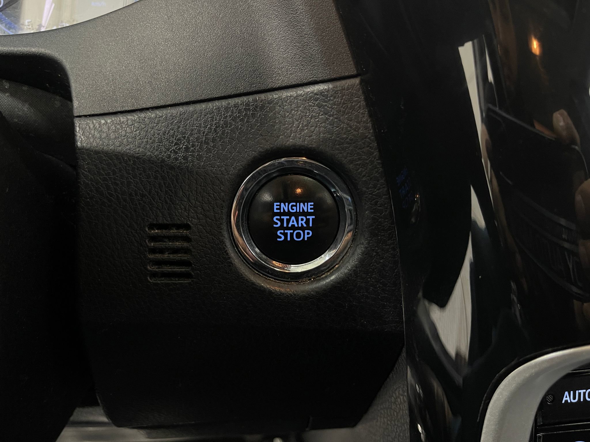 Used 2019 Toyota Corolla XLE w/ Carpet Mat Package (TMS) image 20