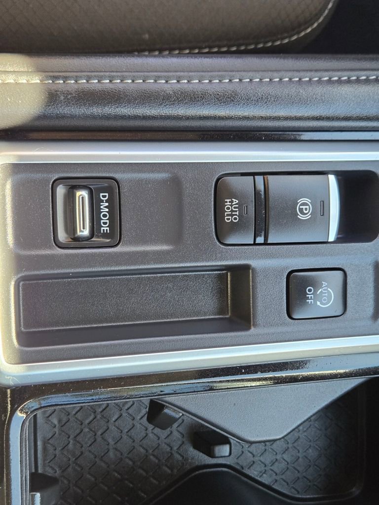 Used 2025 Nissan Pathfinder SL image 29