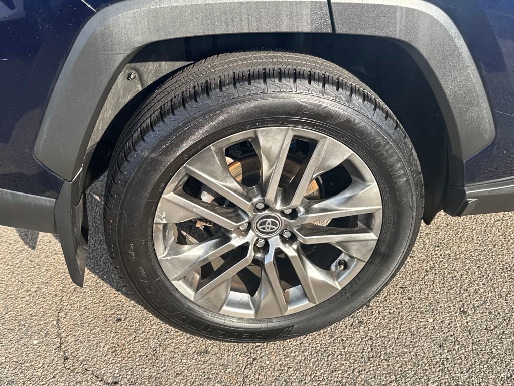 Used 2021 Toyota RAV4 XLE Premium image 38