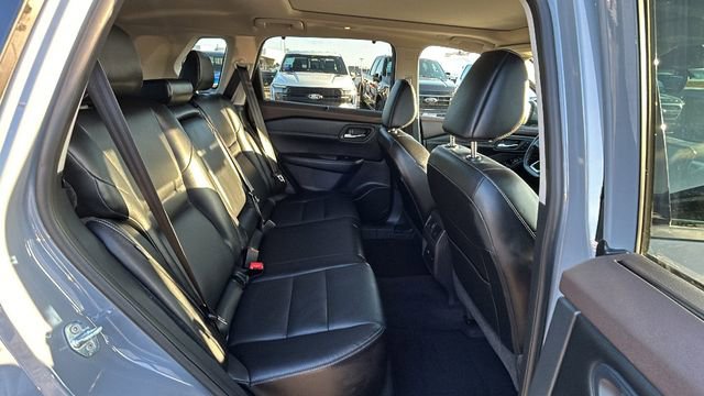 Used 2023 Nissan Rogue SL w/ SL Premium Package image 13