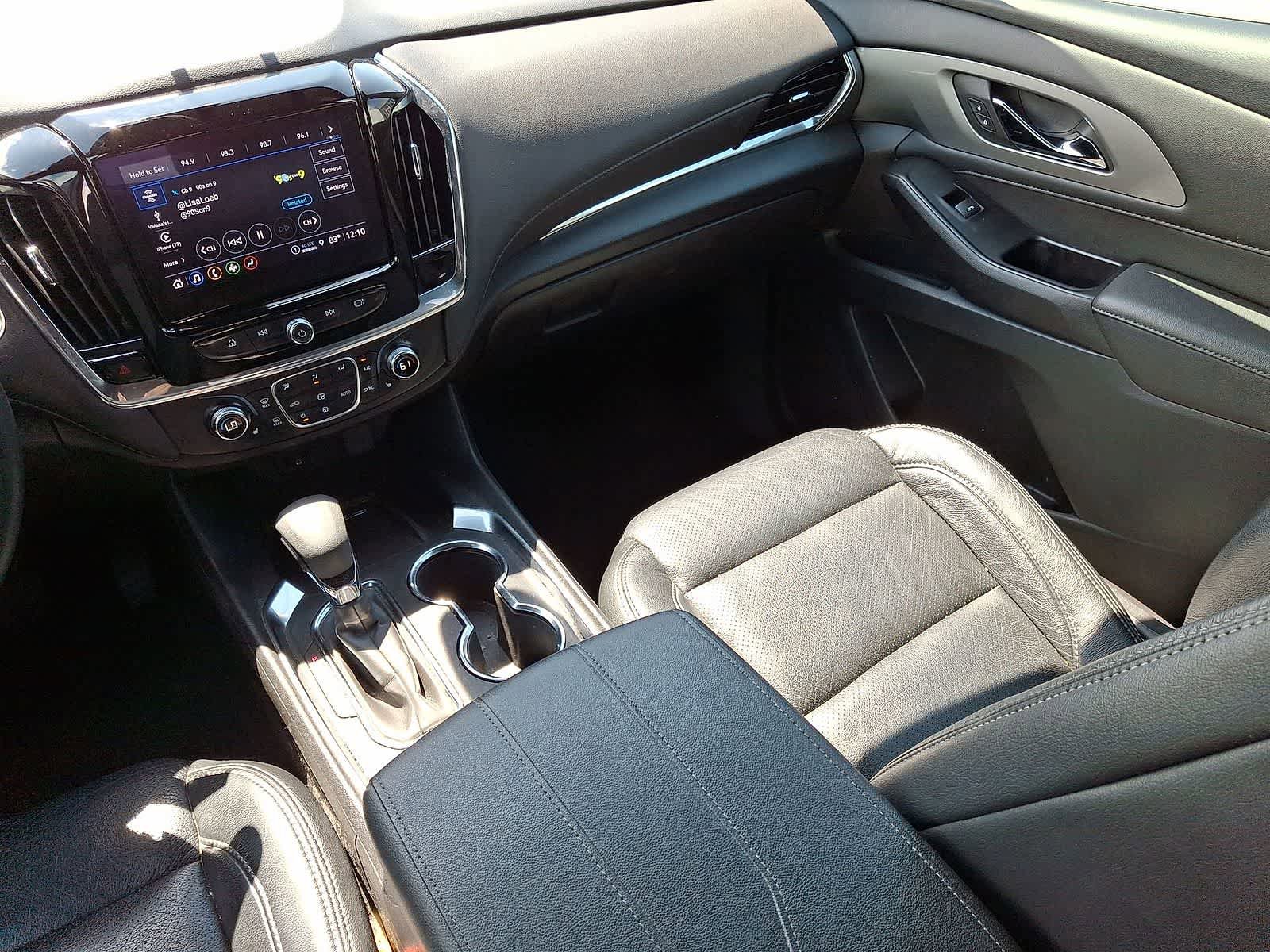 Used 2023 Chevrolet Traverse LT image 12