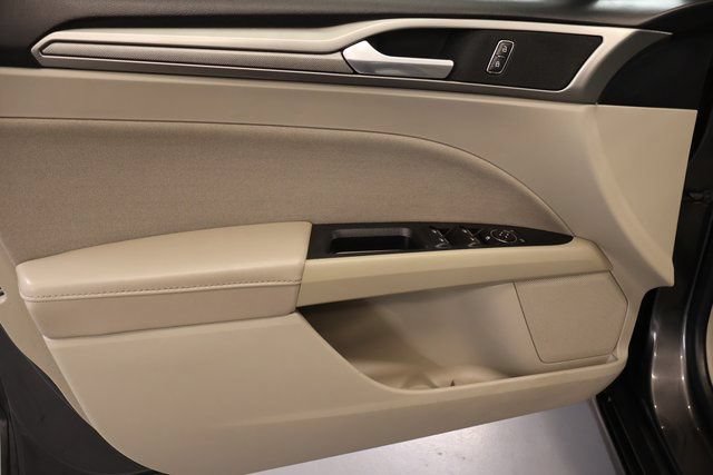Used 2019 Ford Fusion SE FWD image 10