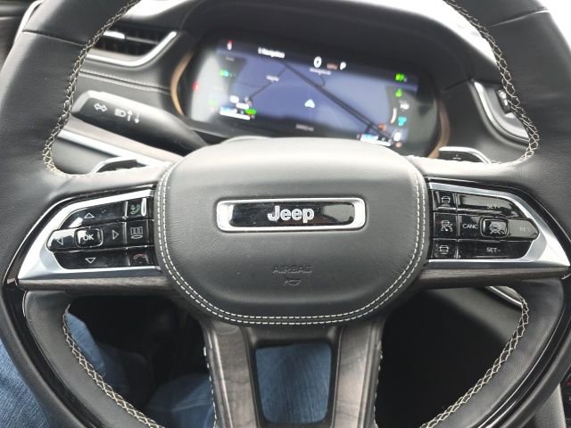 Used 2022 Jeep Grand Cherokee Overland w/ Advanced Protech Group III image 21