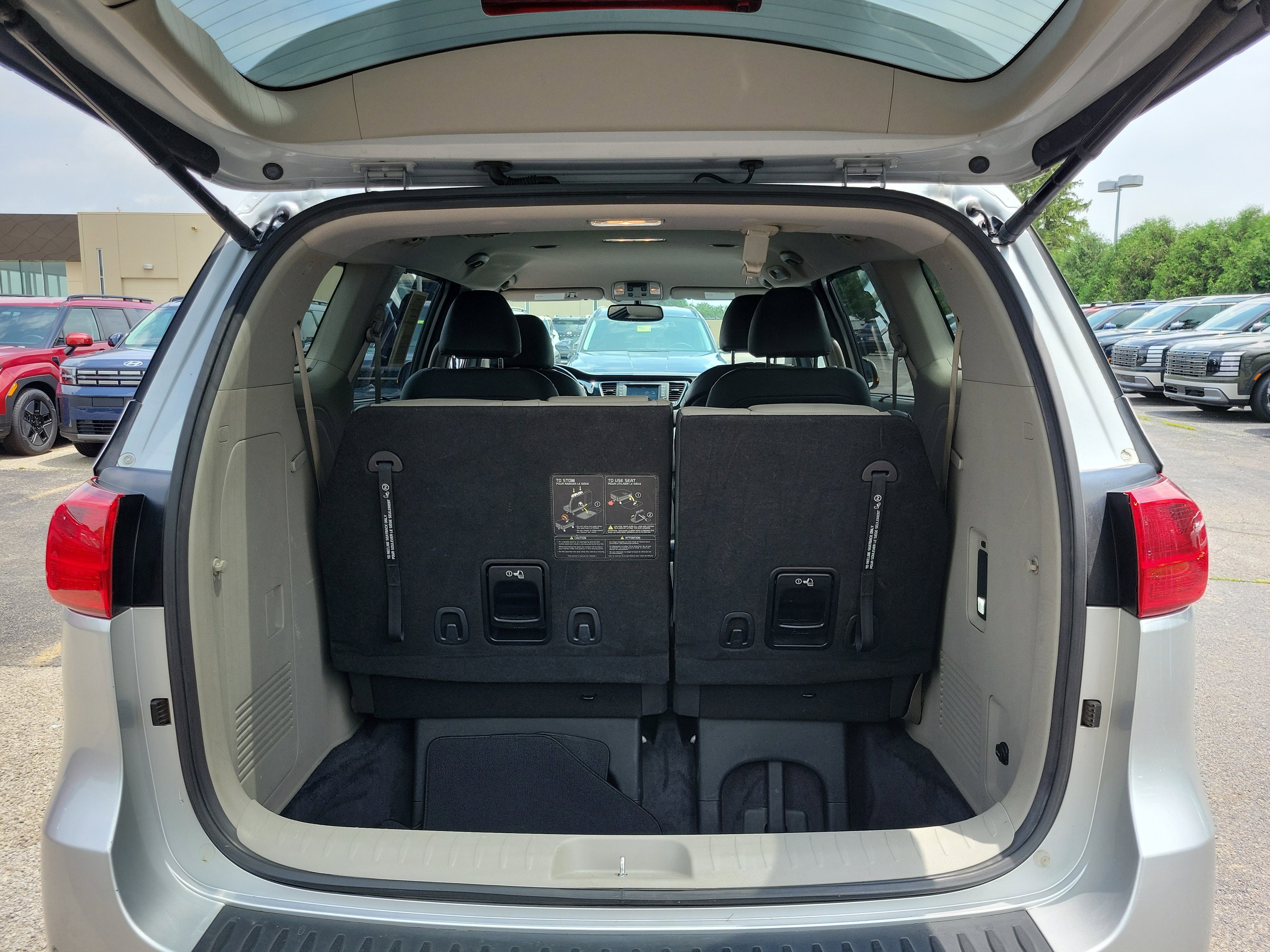 Used 2017 Kia Sedona EX FWD image 8