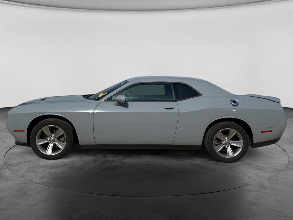 Used 2022 Dodge Challenger SXT RWD image 4