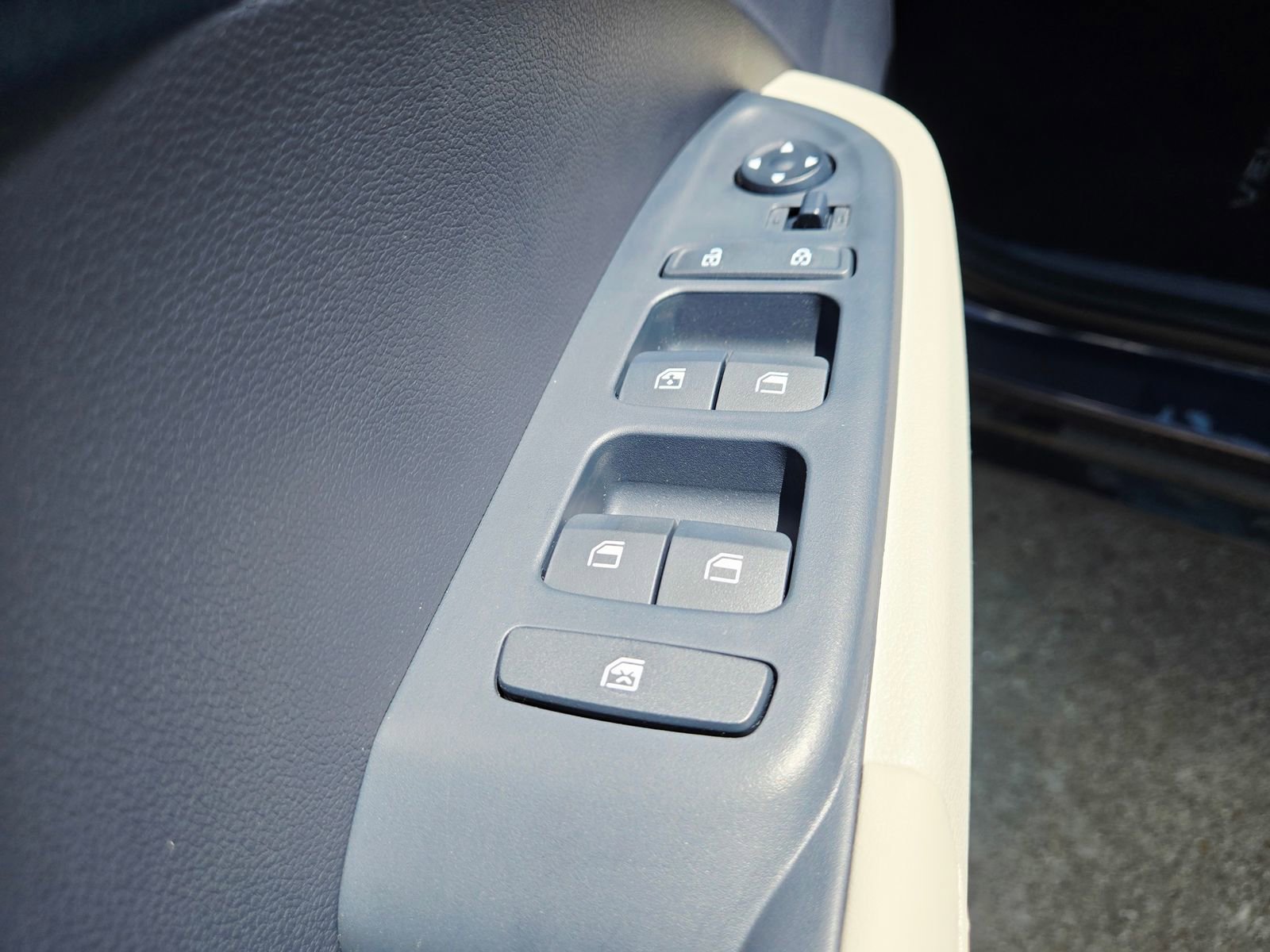 New 2026 Hyundai Venue SEL FWD image 19