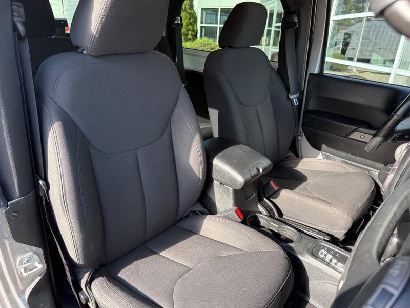 Used 2018 Jeep Wrangler Sport AWD/4WD image 11