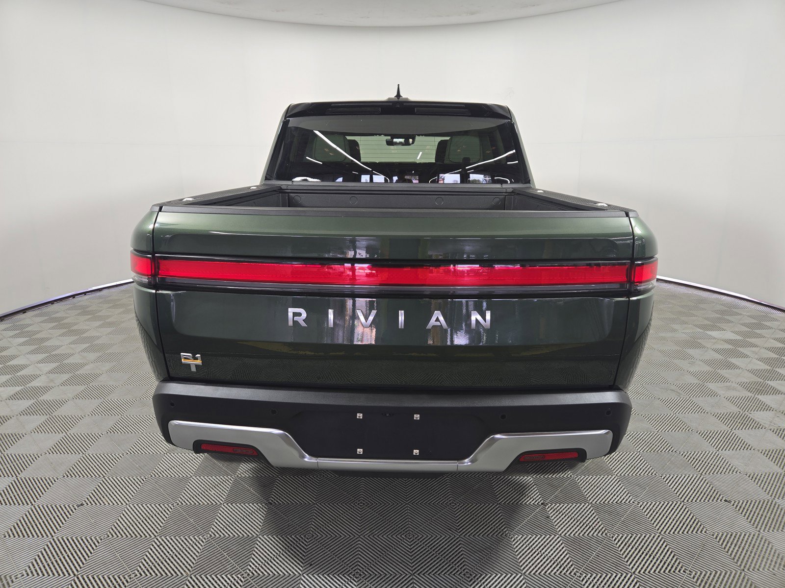 Used 2023 Rivian R1T Adventure image 4