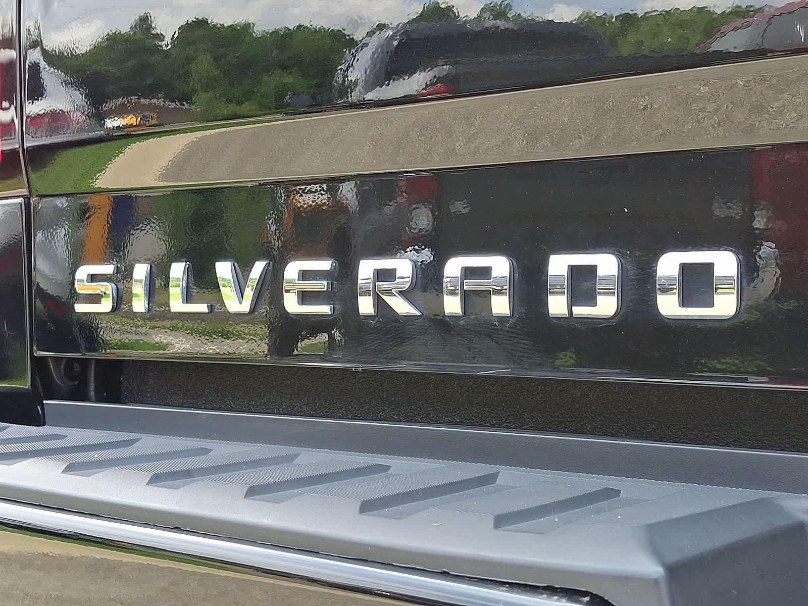 Used 2018 Chevrolet Silverado 1500 Custom w/ Custom Value Package AWD/4WD image 28