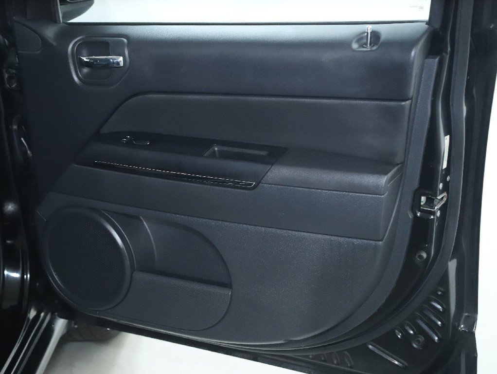 Used 2012 Jeep Compass Limited image 30