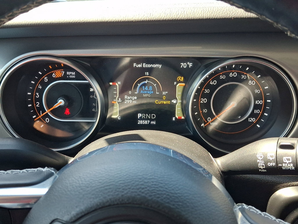 Used 2022 Jeep Wrangler Unlimited Sahara w/ Cold Weather Group AWD/4WD image 25