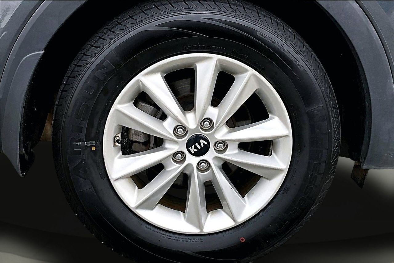 Used 2020 Kia Sorento LX image 34