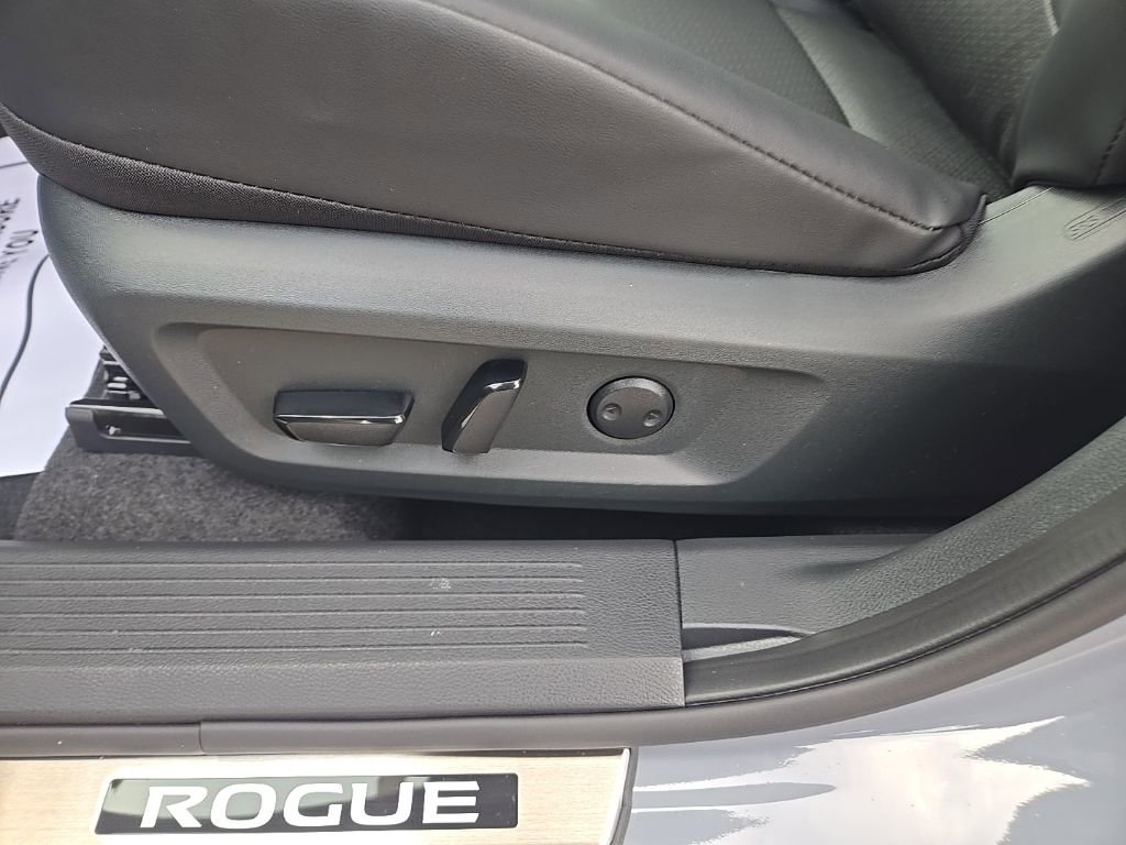 New 2026 Nissan Rogue SV image 10
