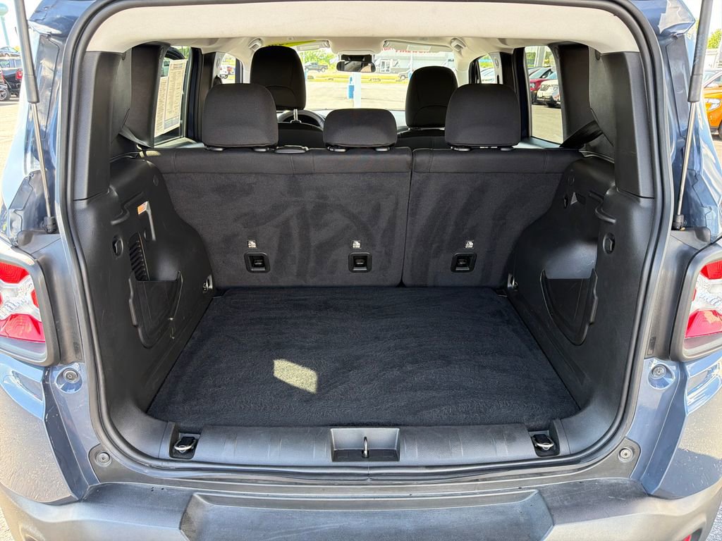 Used 2023 Jeep Renegade Latitude AWD/4WD image 22