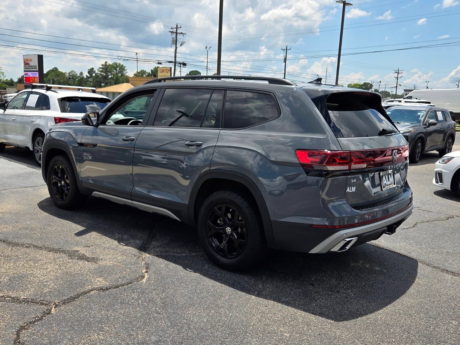 Used 2025 Volkswagen Atlas Peak Edition SE AWD/4WD image 10