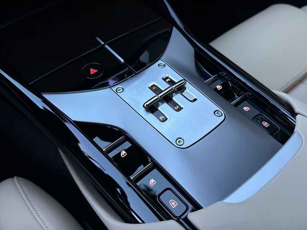 Used 2026 Ferrari Purosangue AWD/4WD image 19