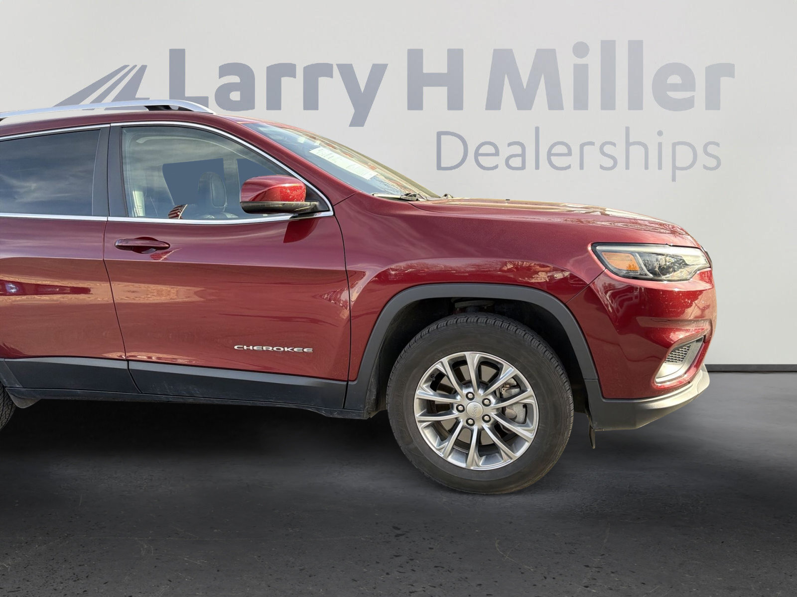 Certified 2020 Jeep Cherokee Latitude Plus w/ Cold Weather Group image 15