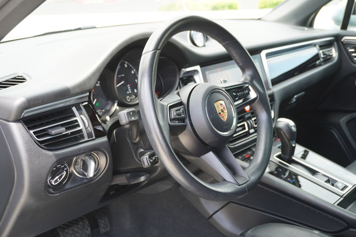 Used 2023 Porsche Macan AWD/4WD image 26