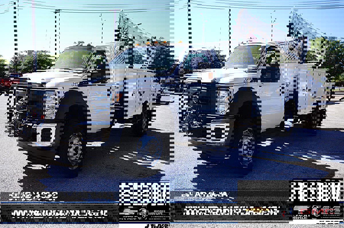 Used 2015 Ford F550 4x4 Regular Cab Super Duty image 3