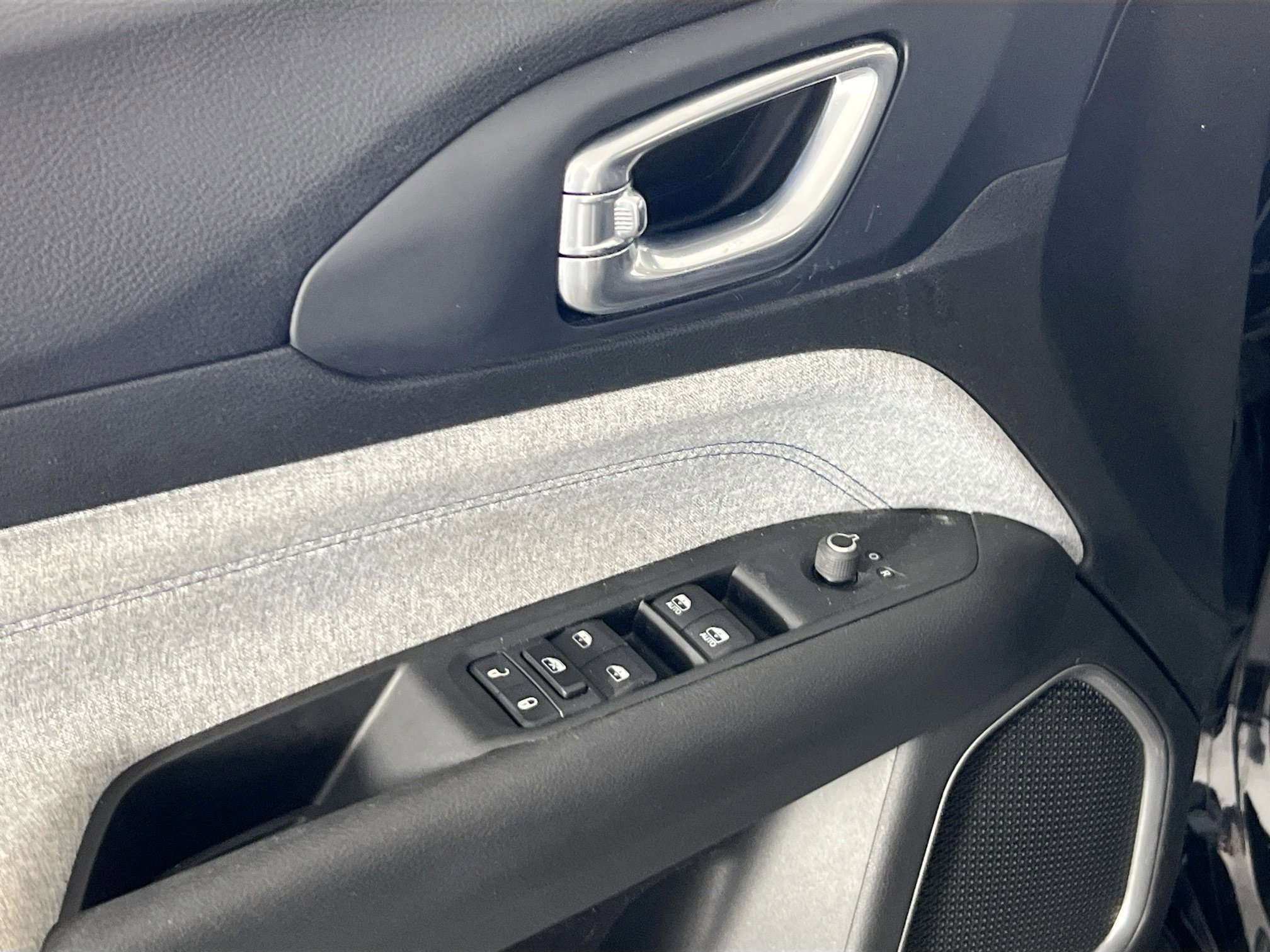 Used 2022 Jeep Compass Latitude image 17