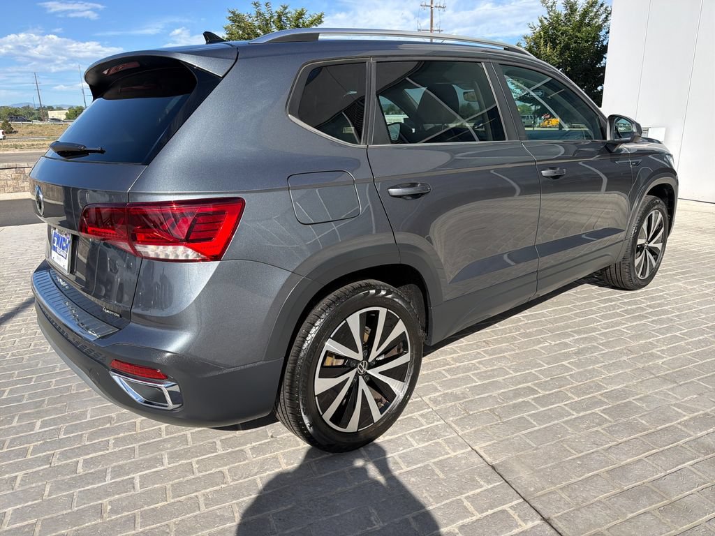 Certified 2023 Volkswagen Taos SE w/ Panoramic Sunroof Package AWD/4WD image 7