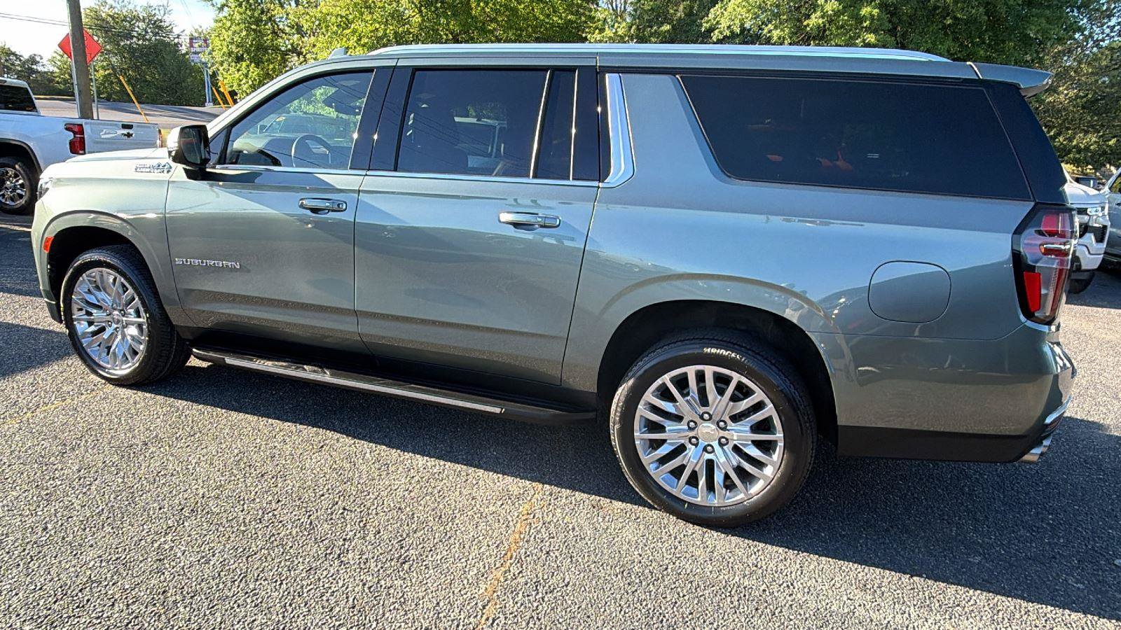 Used 2024 Chevrolet Suburban High Country w/ Max Trailering Package AWD/4WD image 7