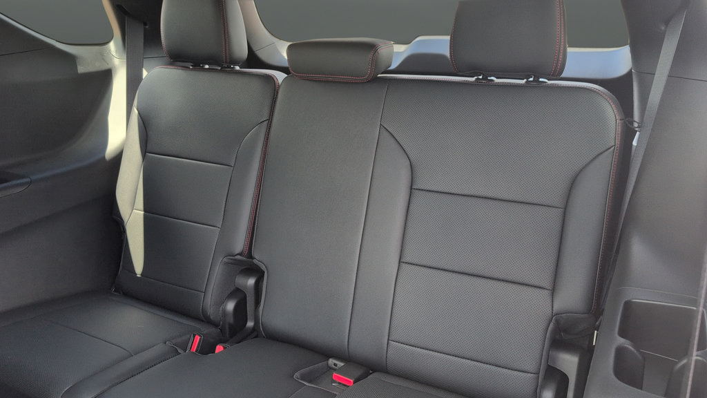 Used 2026 Chevrolet Traverse RS w/ LPO, Floor Liner Package AWD/4WD image 26