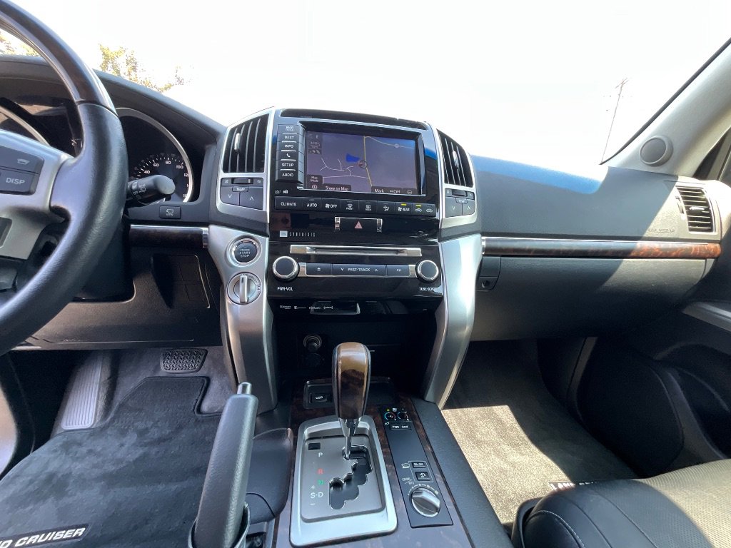 Used 2013 Toyota Land Cruiser image 18