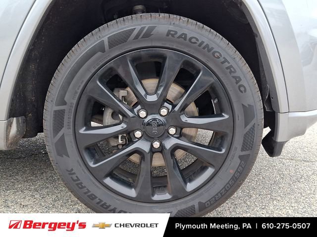 Used 2019 Jeep Grand Cherokee Altitude AWD/4WD image 10