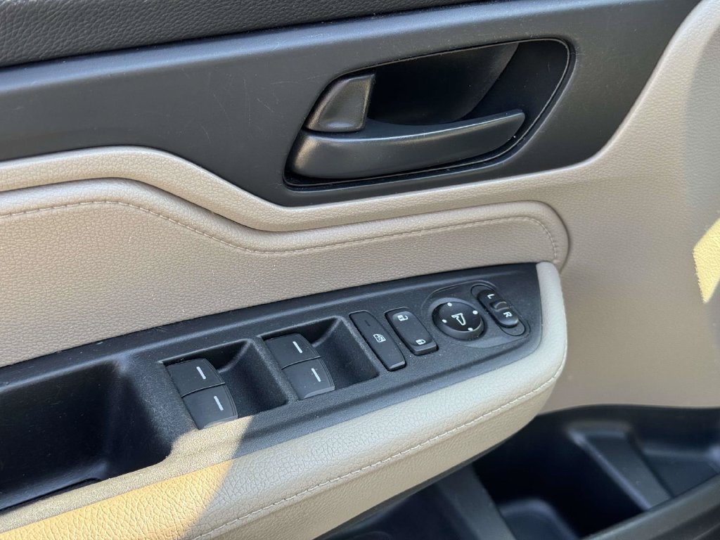 Used 2018 Honda Odyssey EX image 19