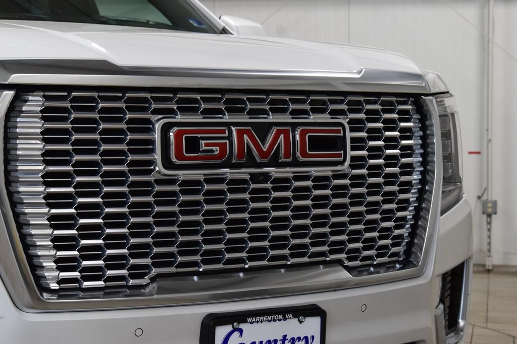 Used 2024 GMC Yukon XL Denali AWD/4WD image 11