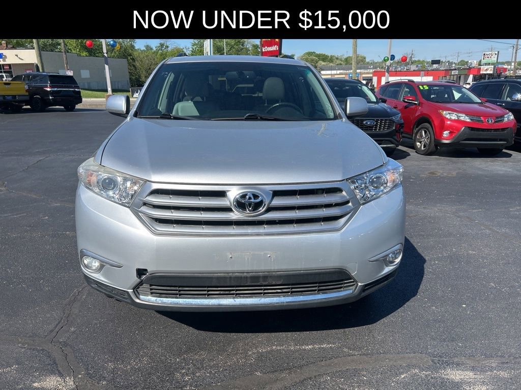 Used 2011 Toyota Highlander SE FWD image 2