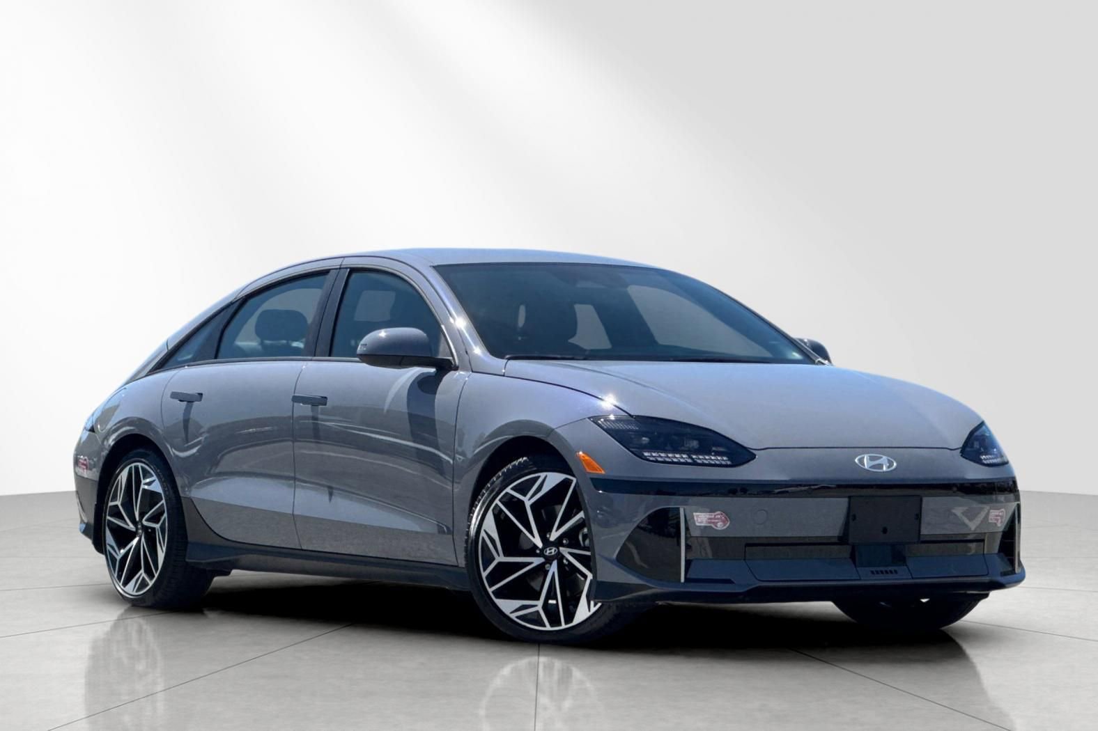 Used 2024 Hyundai Ioniq 6 SEL RWD image 2