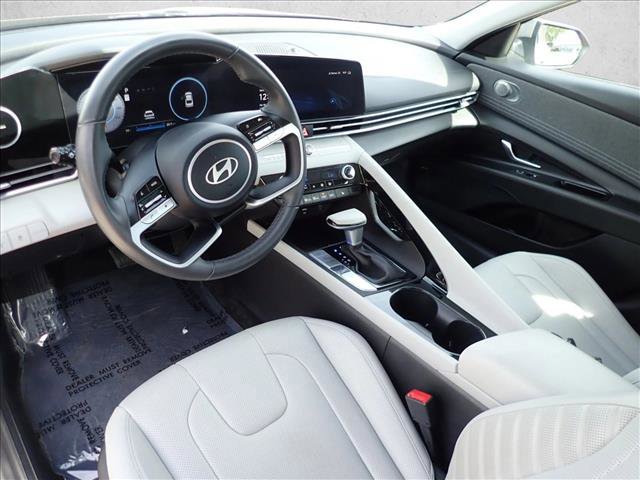 Used 2025 Hyundai Elantra Limited image 9