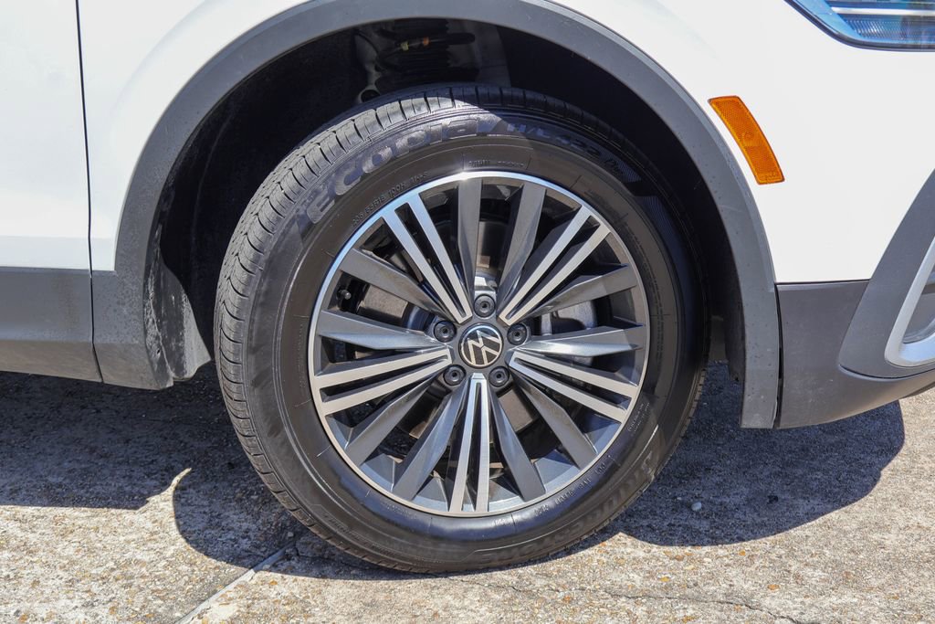 Used 2024 Volkswagen Tiguan SE image 27